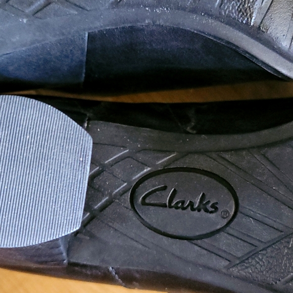CLARKS LEATHER 2" Heels, Slip-on, Super comfortable, size 10 Walking Shoes - Picture 7 of 7